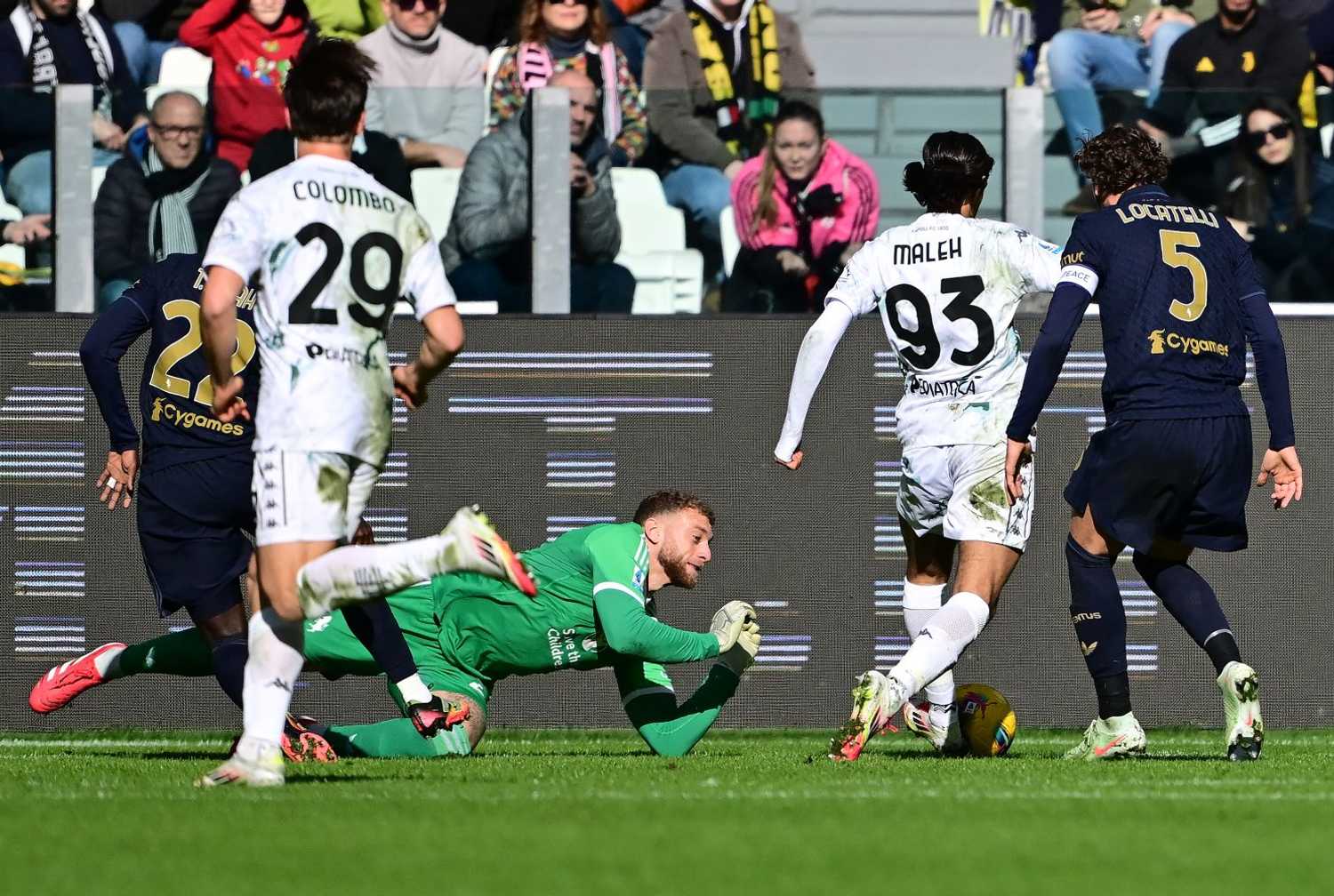 Juventus-Empoli, la moviola: Cacace in fuorigioco sul gol di De Sciglio, tolto un rigore agli ospiti