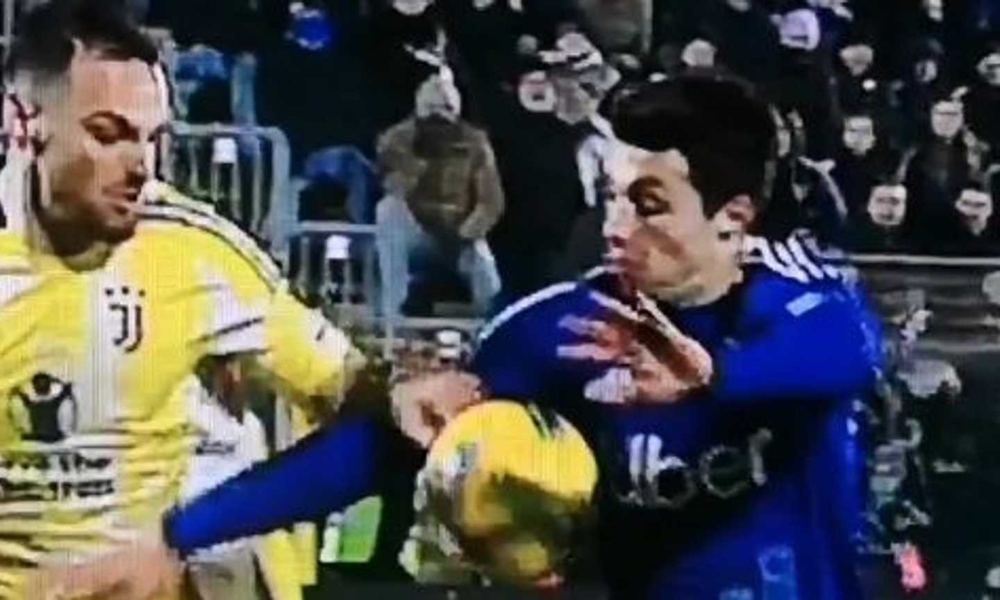 Mano di Gatti in Como-Juventus, per l'Avar era rigore: "Gli toglie il controllo". Il Var: "Per me no". L'audio