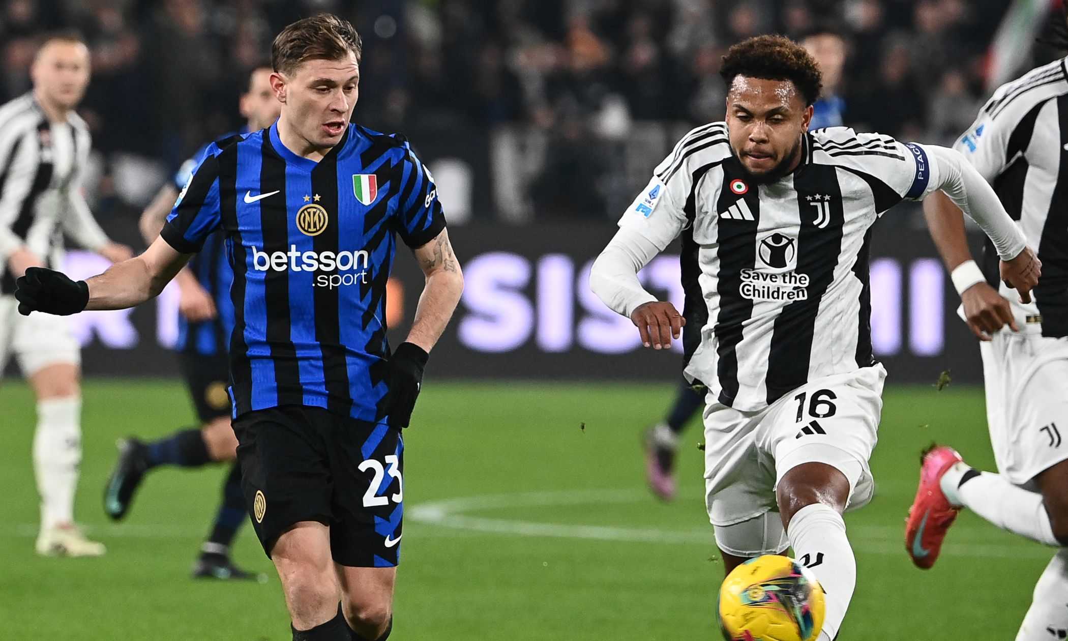 Juventus-Inter, MOVIOLA LIVE: Dumfries giù al limite dell'area, manca fallo. McKennie rischia su Bastoni