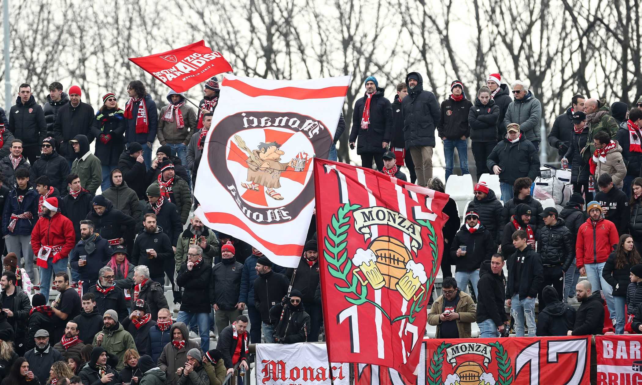 Crisi Monza, i tifosi protestano: "Siamo su scherzi a parte". E citano il film "L'allenatore nel pallone”