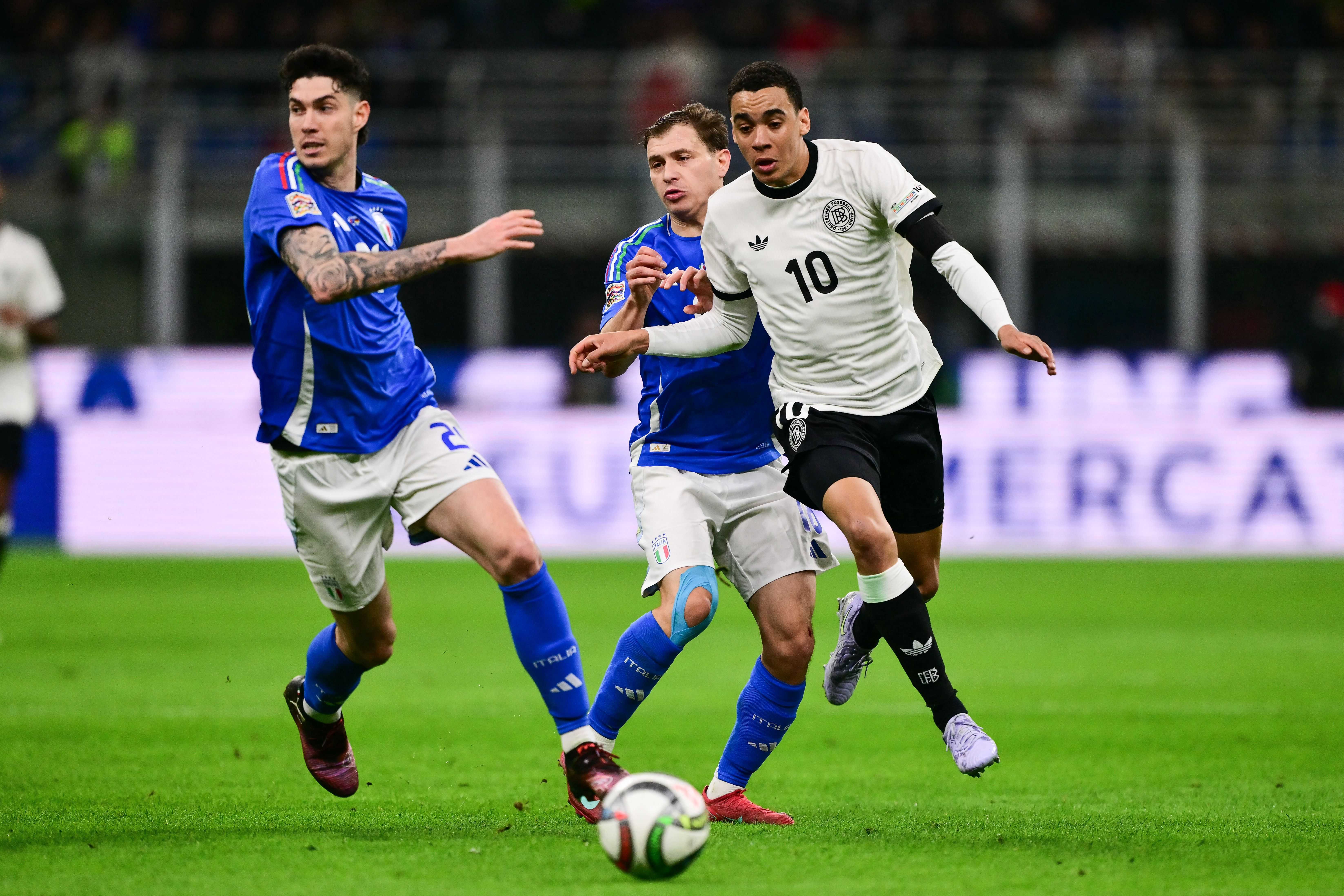 Germania-Italia, fischi dei tifosi tedeschi all'inno della Nazionale: era successo anche a San Siro