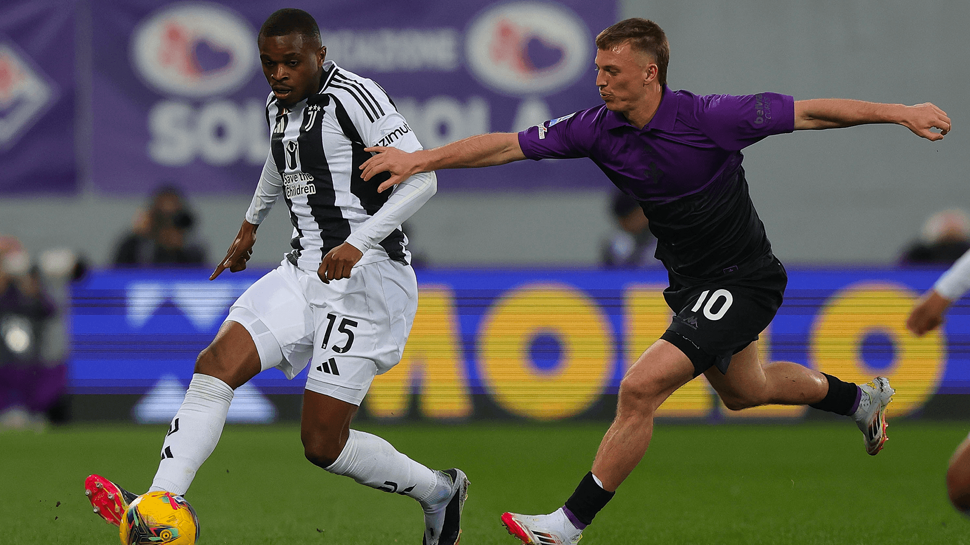 Fiorentina-Juventus, MOVIOLA LIVE: Cataldi chiede il rosso per Gonzalez, manca un giallo a Koopmeiners. Regolari i goal