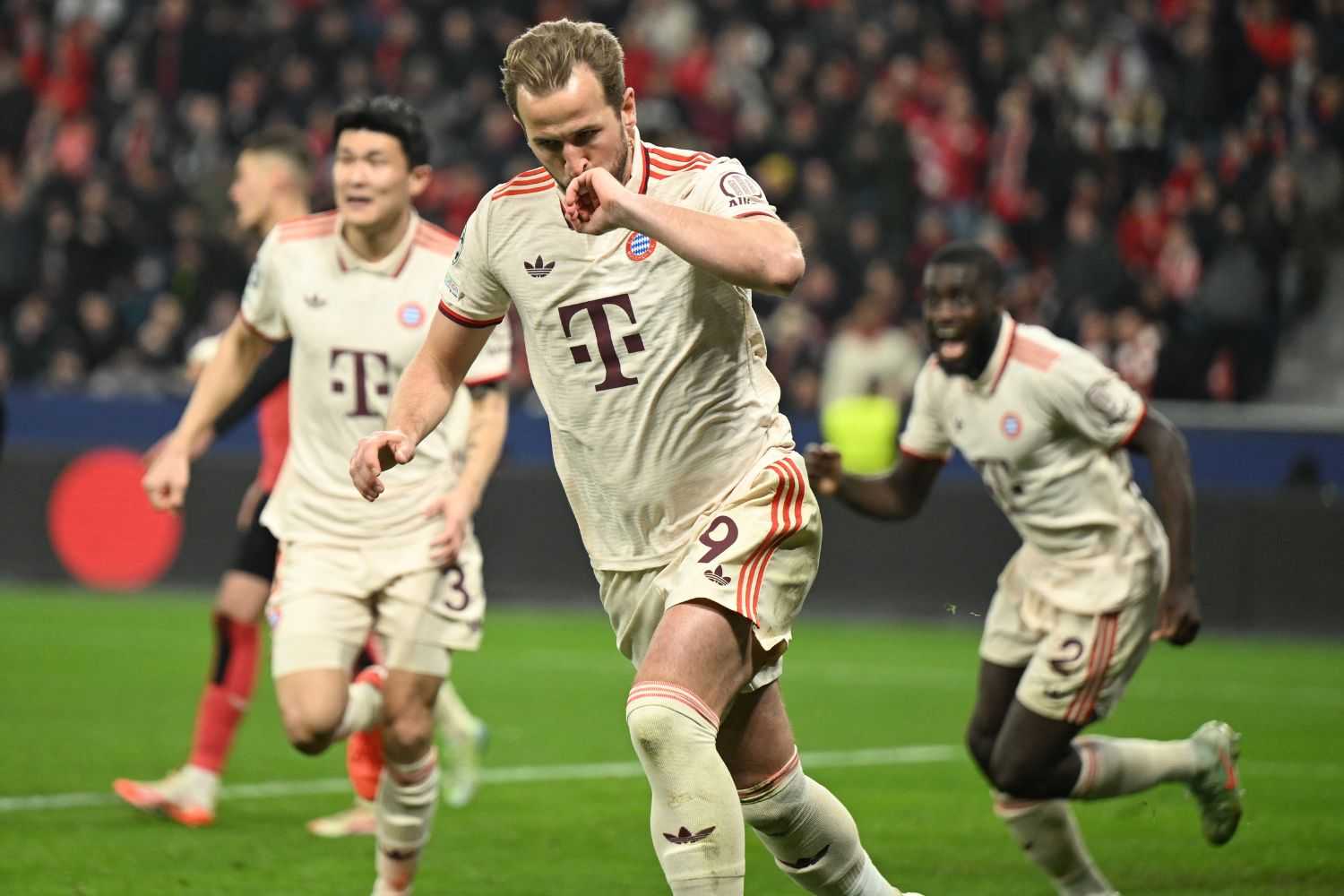 Passeggiata del Bayern Monaco contro il Bayer Leverkusen: 2-0 e 5-0 complessivo. Kane avvisa l'Inter