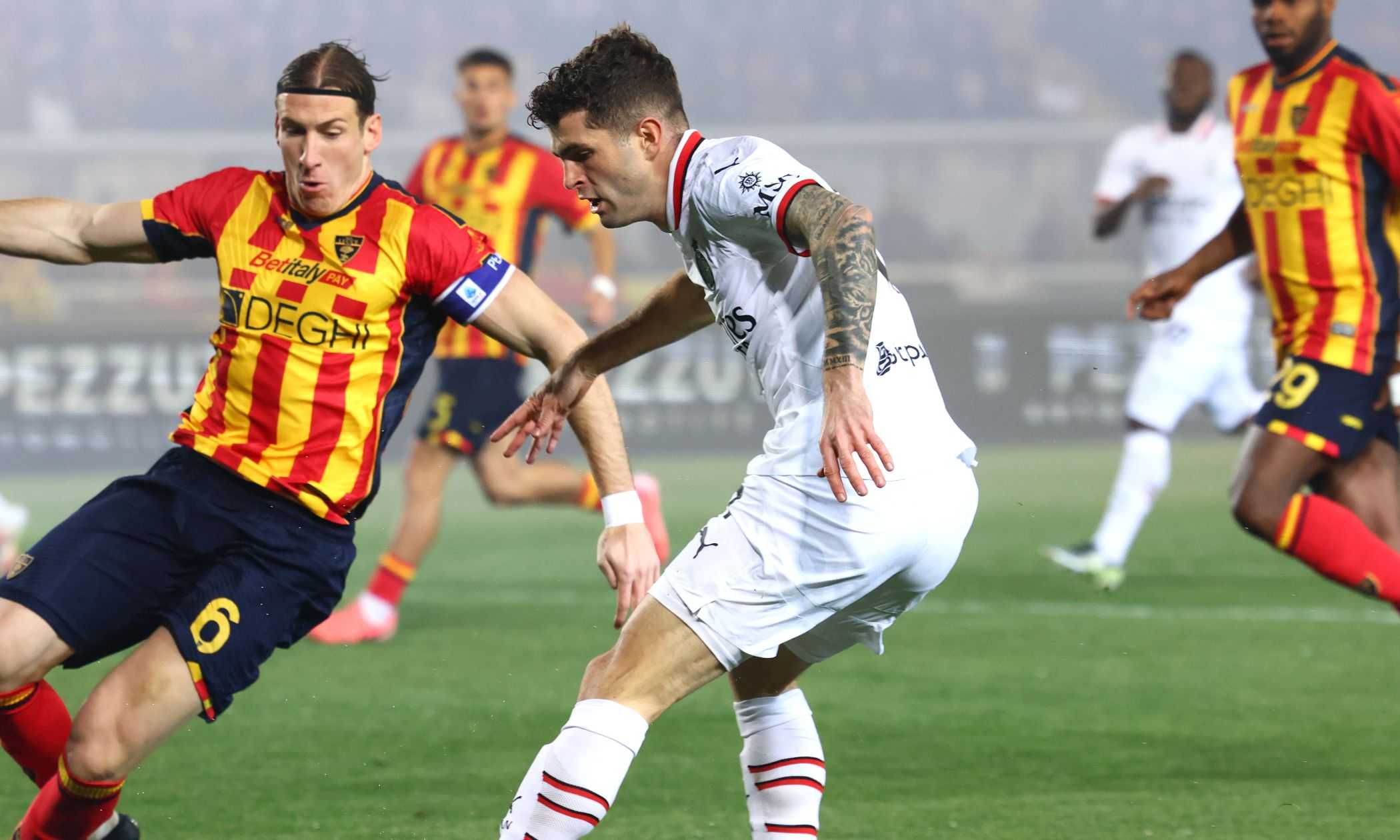 Lecce-Milan, la moviola: il Var annulla due goal ai rossoneri. Rigore ok su Pulisic