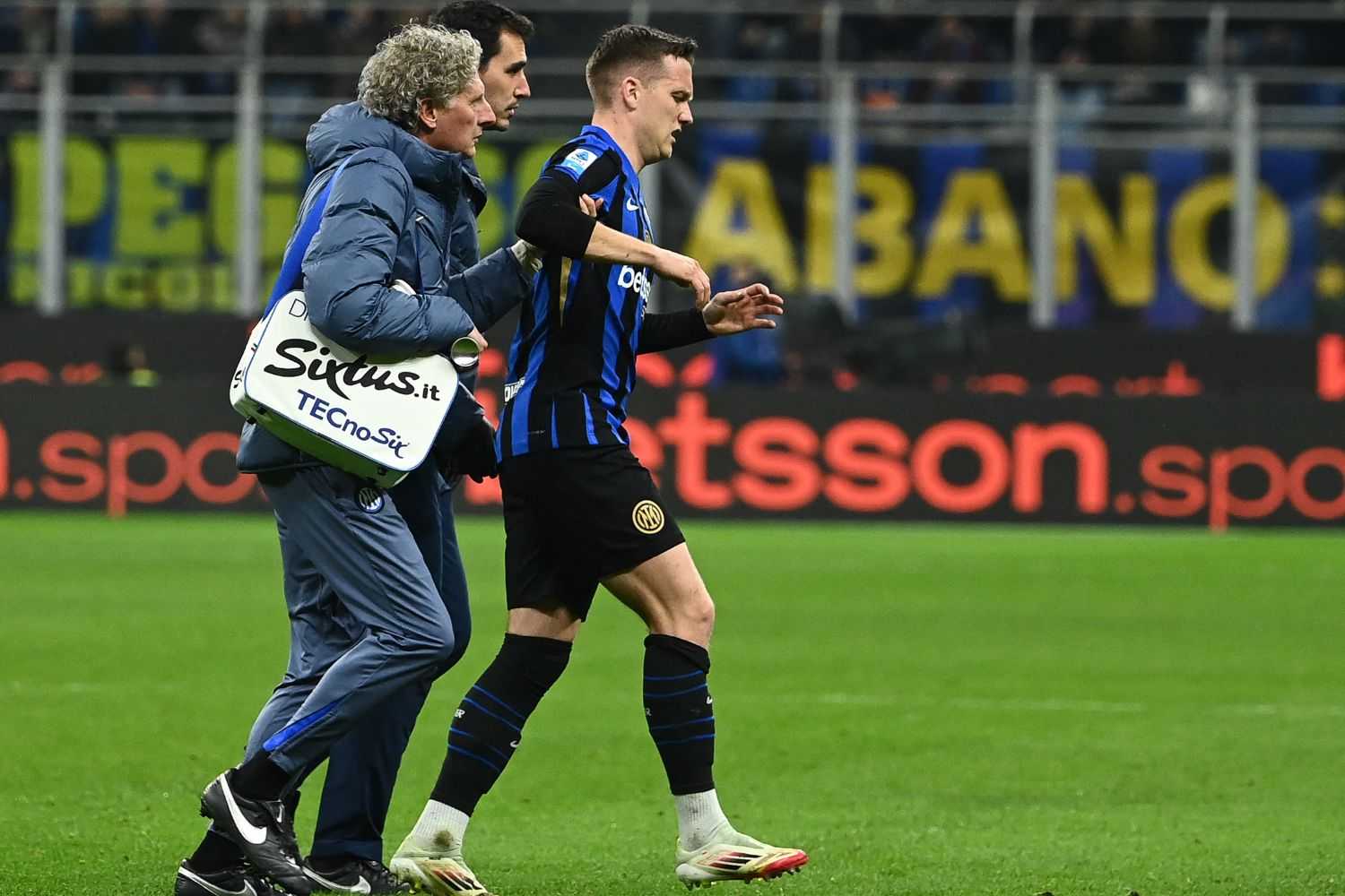 Inter, la partita di Zielinski dura appena 3 minuti: problema al polpaccio, le ultime