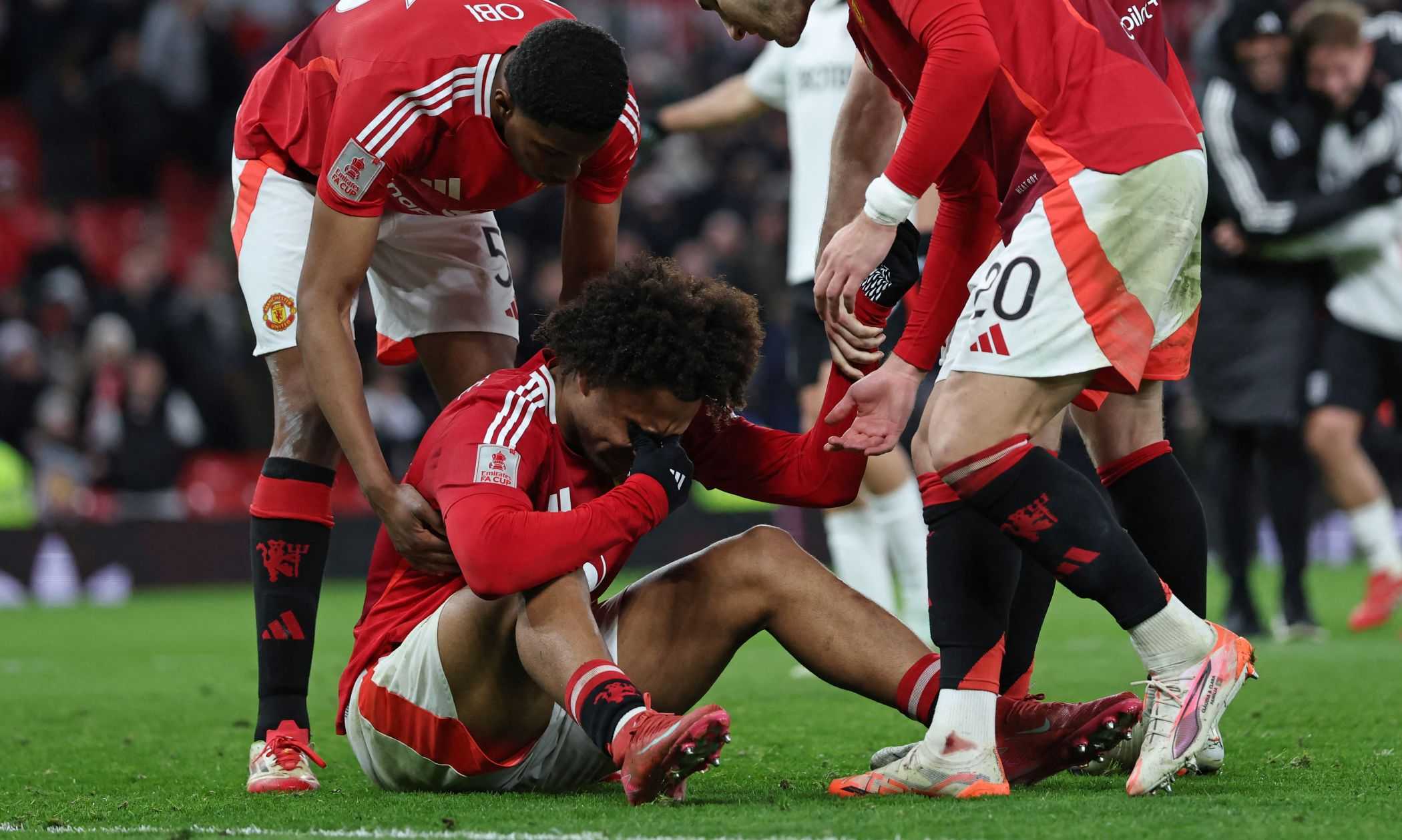 FA Cup: l'errore di Zirkzee condanna il Manchester United, vince il Fulham ai rigori. Il Brighton elimina il Newcastle