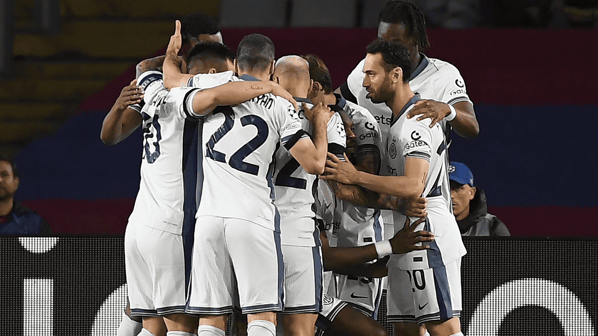 Barcellona-Inter 1-2 LIVE: Dumfries in acrobazia e Thuram di tacco! Lamine Yamal la riapre e poi prende una traversa