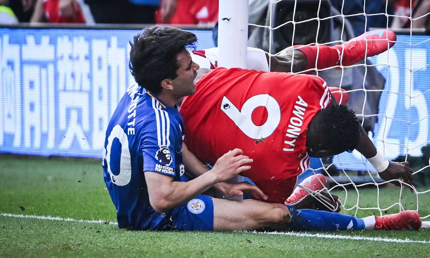 Dramma Awoniyi, il giocatore del Nottingham Forest indotto in coma farmacologico