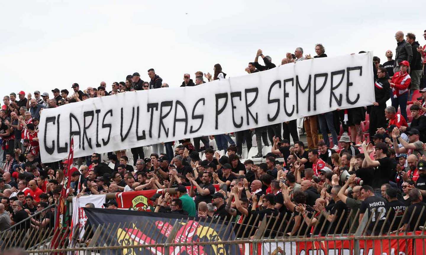 Tifoso ucciso a Bergamo, sul luogo del delitto compare uno striscione di minacce verso gli ultras dell'Inter