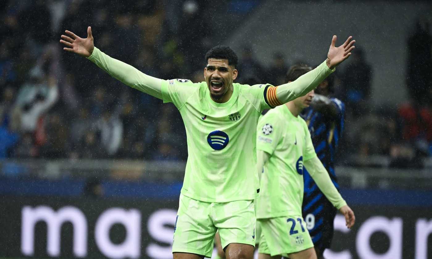 Barcellona, i tifosi rimettono Araujo sul mercato. Cosa era accaduto con la Juventus a gennaio