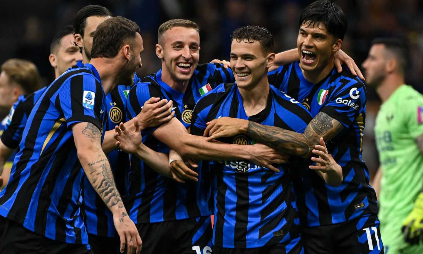 L’Inter risponde al Napoli e torna a -3: 1-0 al Verona, basta un goal su rigore di Asllani al 9’