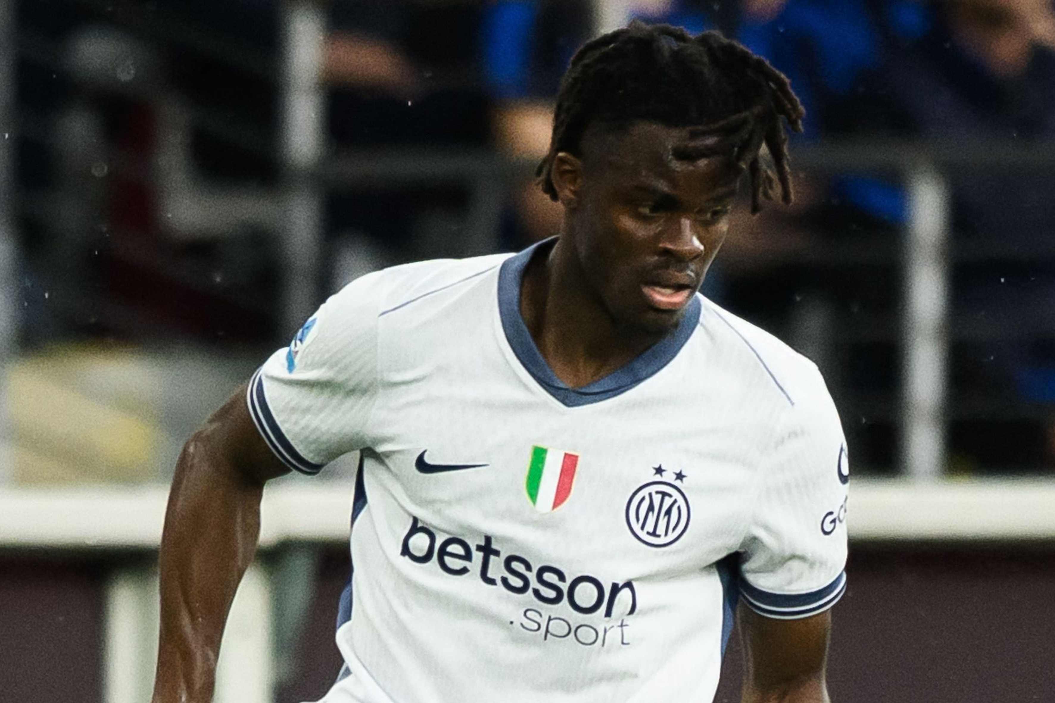 Inter, problemi per Bisseck: costretto al cambio, le sue condizioni