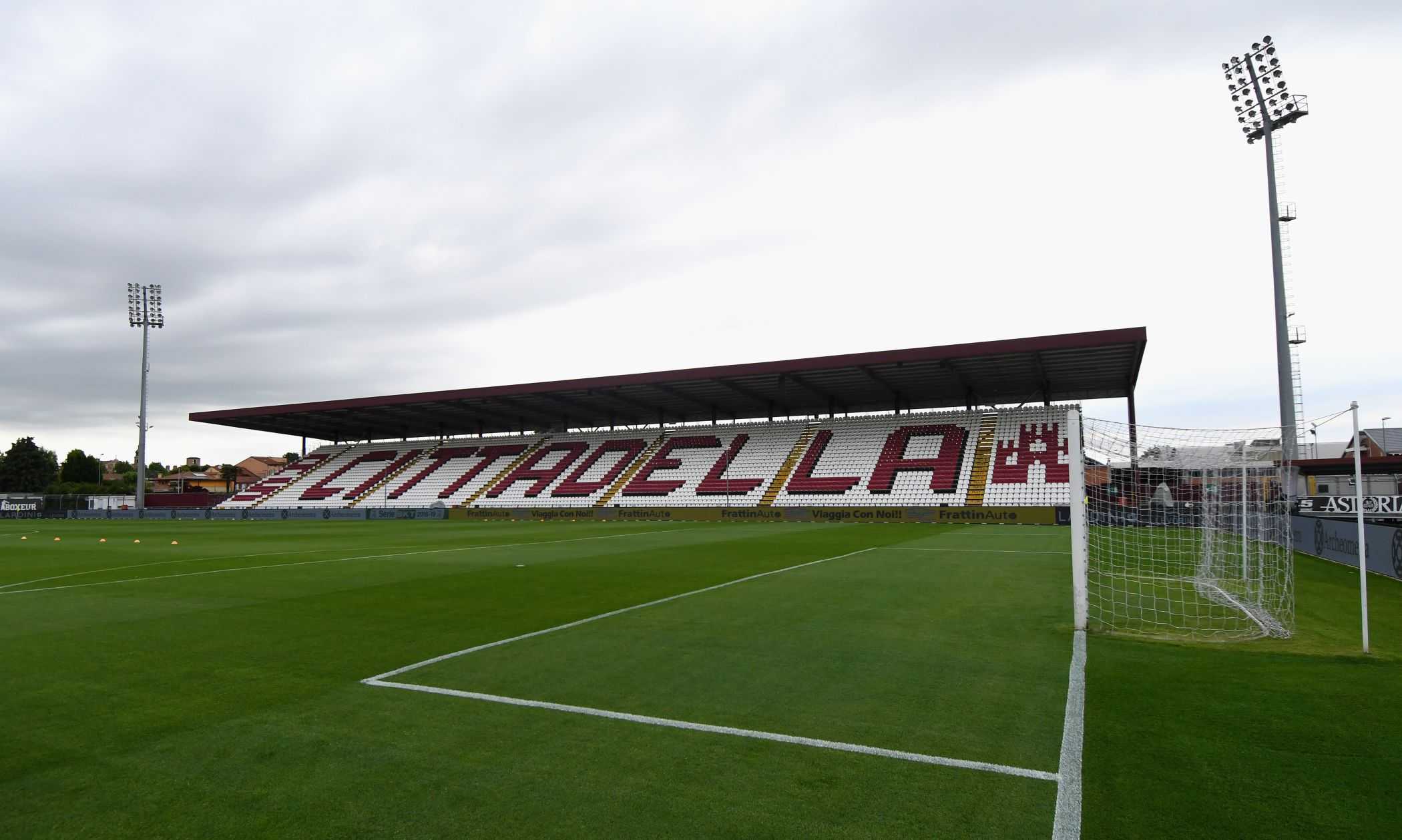 Cittadella-Brescia, malore per un tifoso ed elicottero in campo: si gioca dopo un'ora