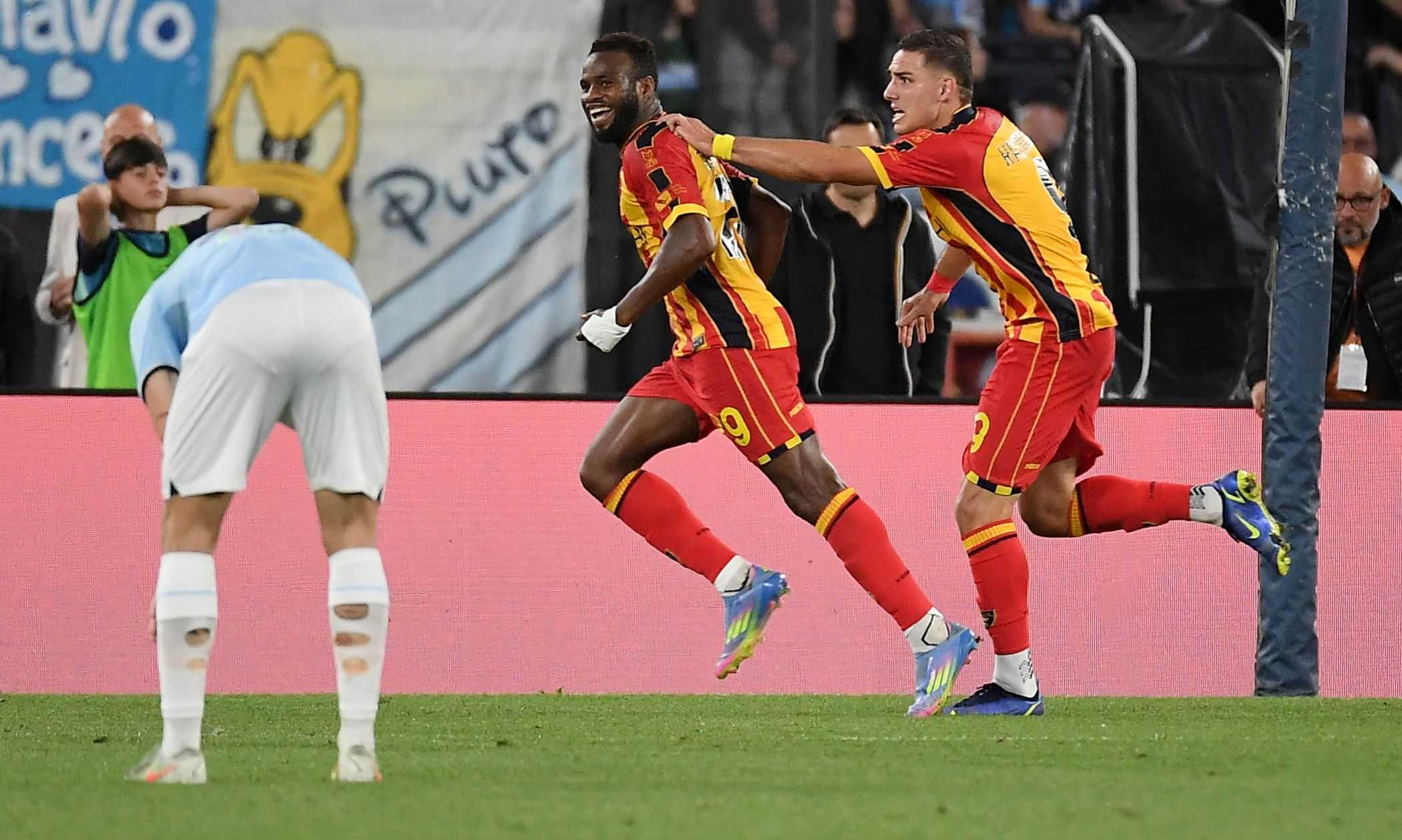 Disastro Lazio, Baroni chiude fuori dall'Europa: vince il Lecce 0-1, Giampaolo si salva e resta in Serie A