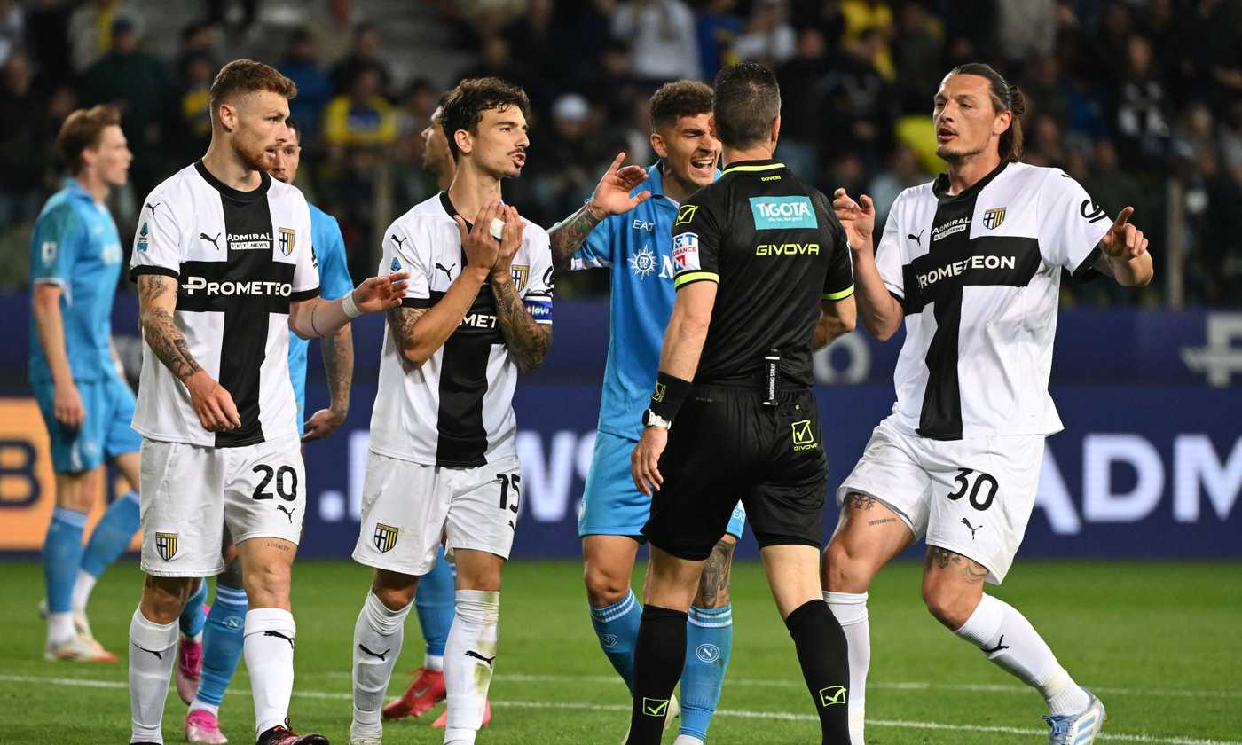 Rigore su Neres in Parma-Napoli, parla Rocchi: "Giusto toglierlo, fallo di Simeone su Circati. Revisione ottima"