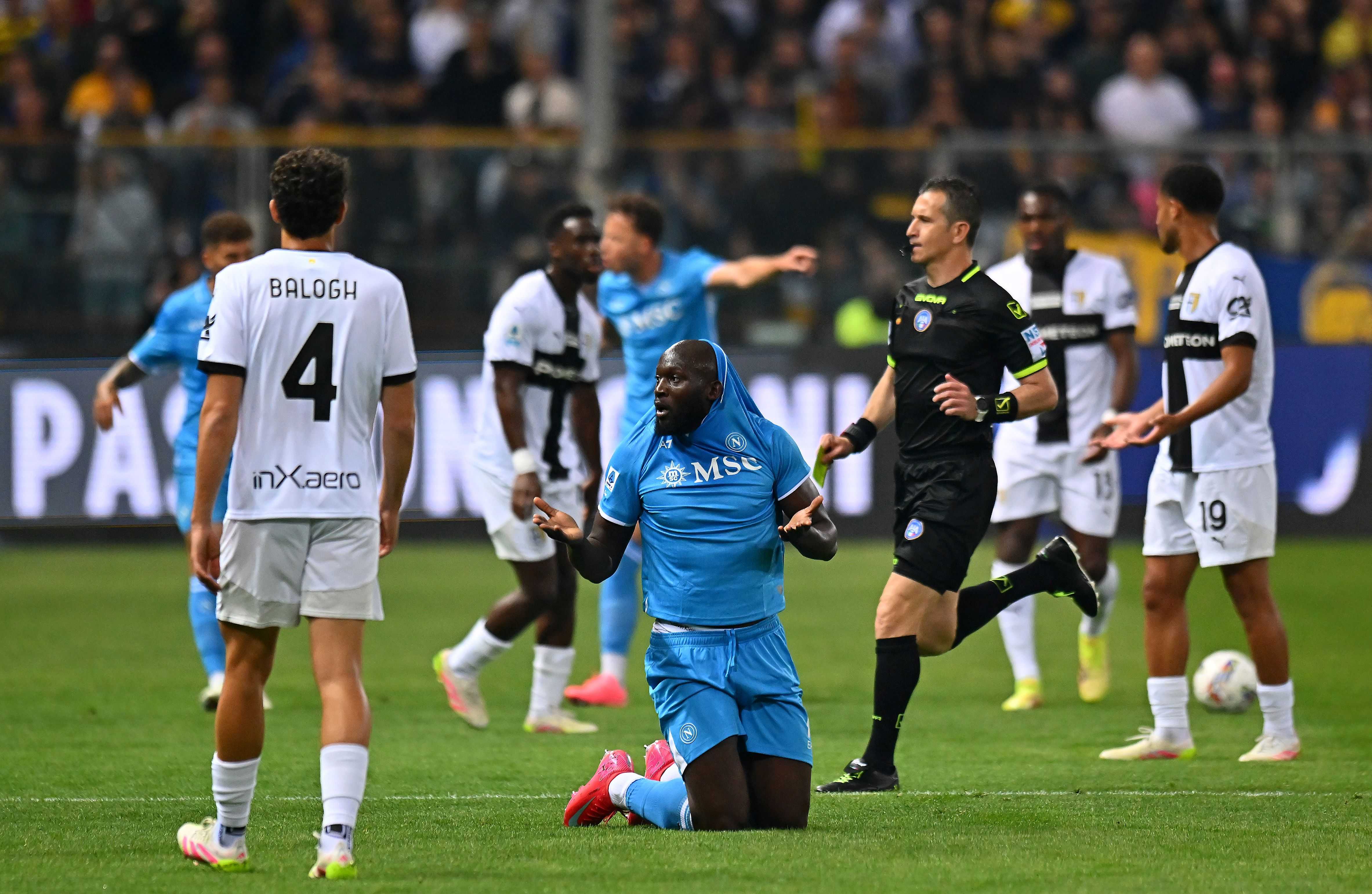 Parma-Napoli, la MOVIOLA LIVE: Politano chiede un rigore per il tocco di mano di Delprato, ammonito Conte