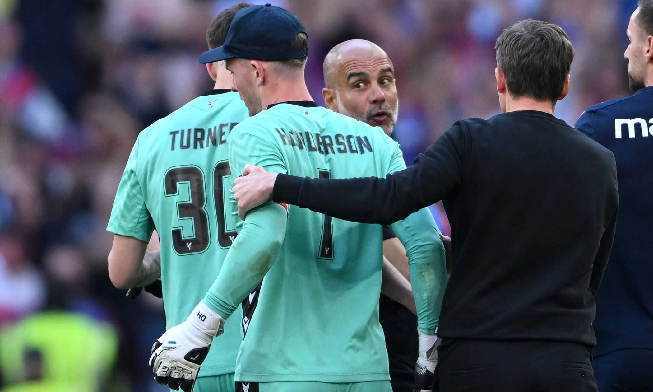 Battibecco tra Guardiola e Henderson alla fine di Crystal Palace-Manchester City: cosa è successo