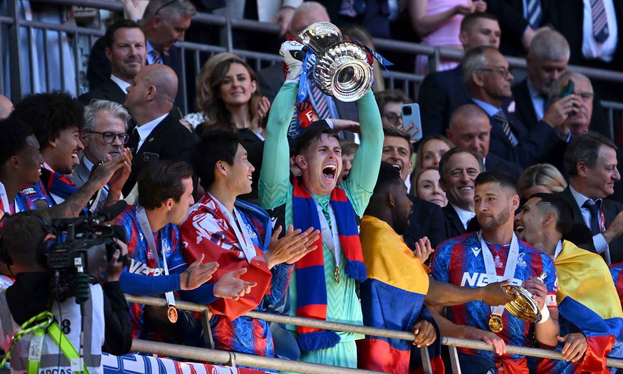 Il Crystal Palace scrive la storia: batte 1-0 il Manchester City e vince la sua prima FA Cup