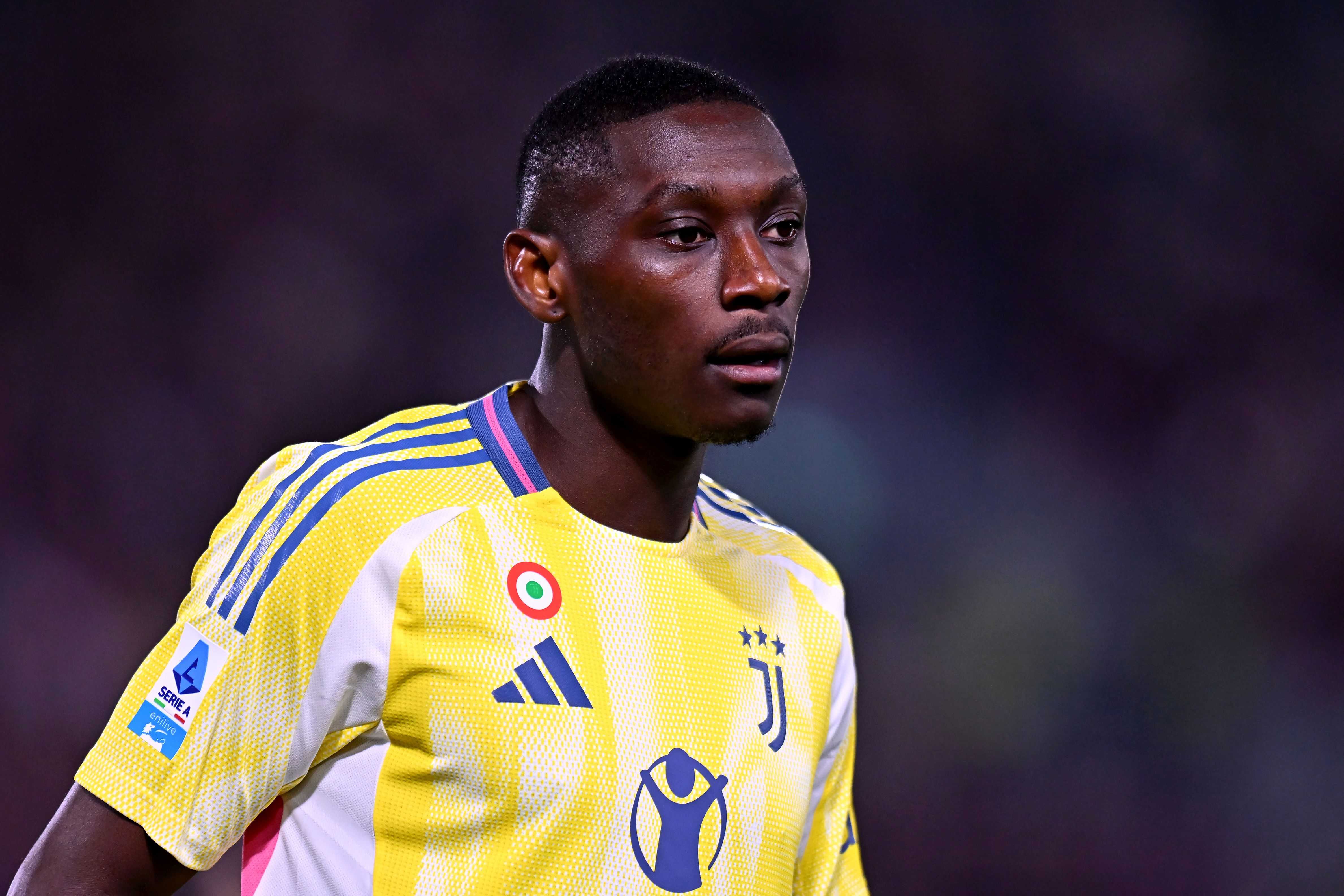 Bologna-Juventus, la MOVIOLA LIVE: proteste di Kolo Muani per un contatto da ultimo uomo con Miranda