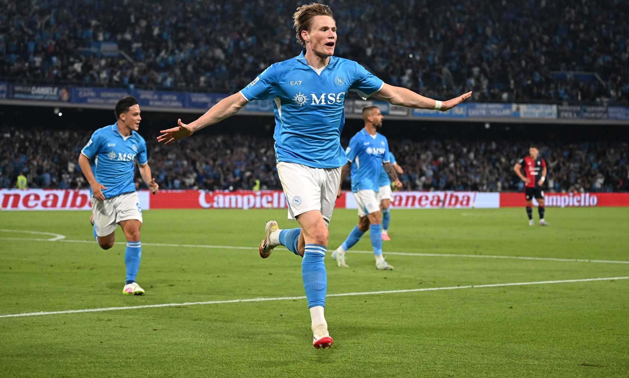 Napoli-Cagliari LIVE 2-0: miiracolo di Sherri su Neres, Lukaku si divora il tris. Entra Simeone