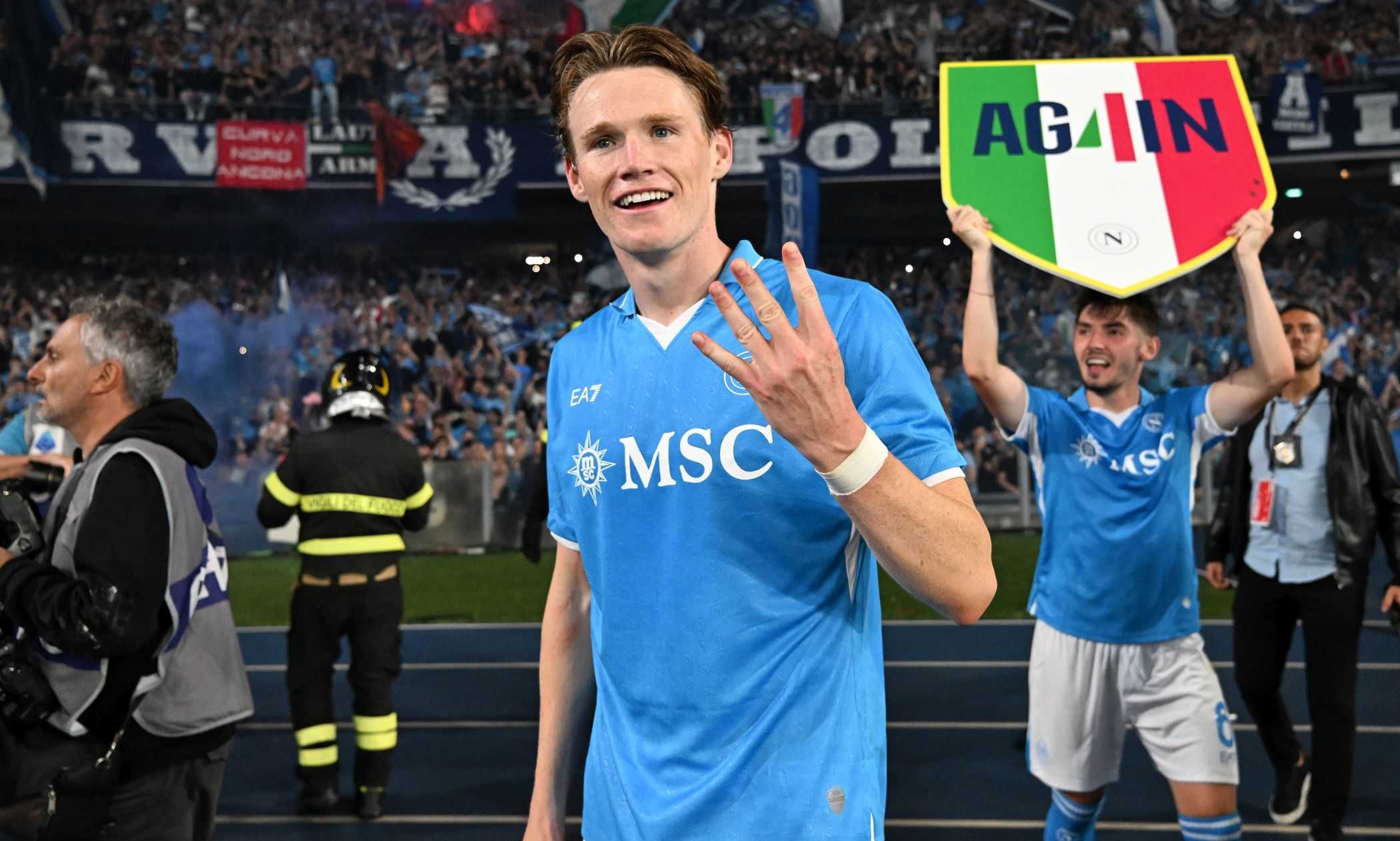 Il Napoli è campione d'Italia per la quarta volta nella storia! 2-0 al Cagliari, Conte vince lo Scudetto
