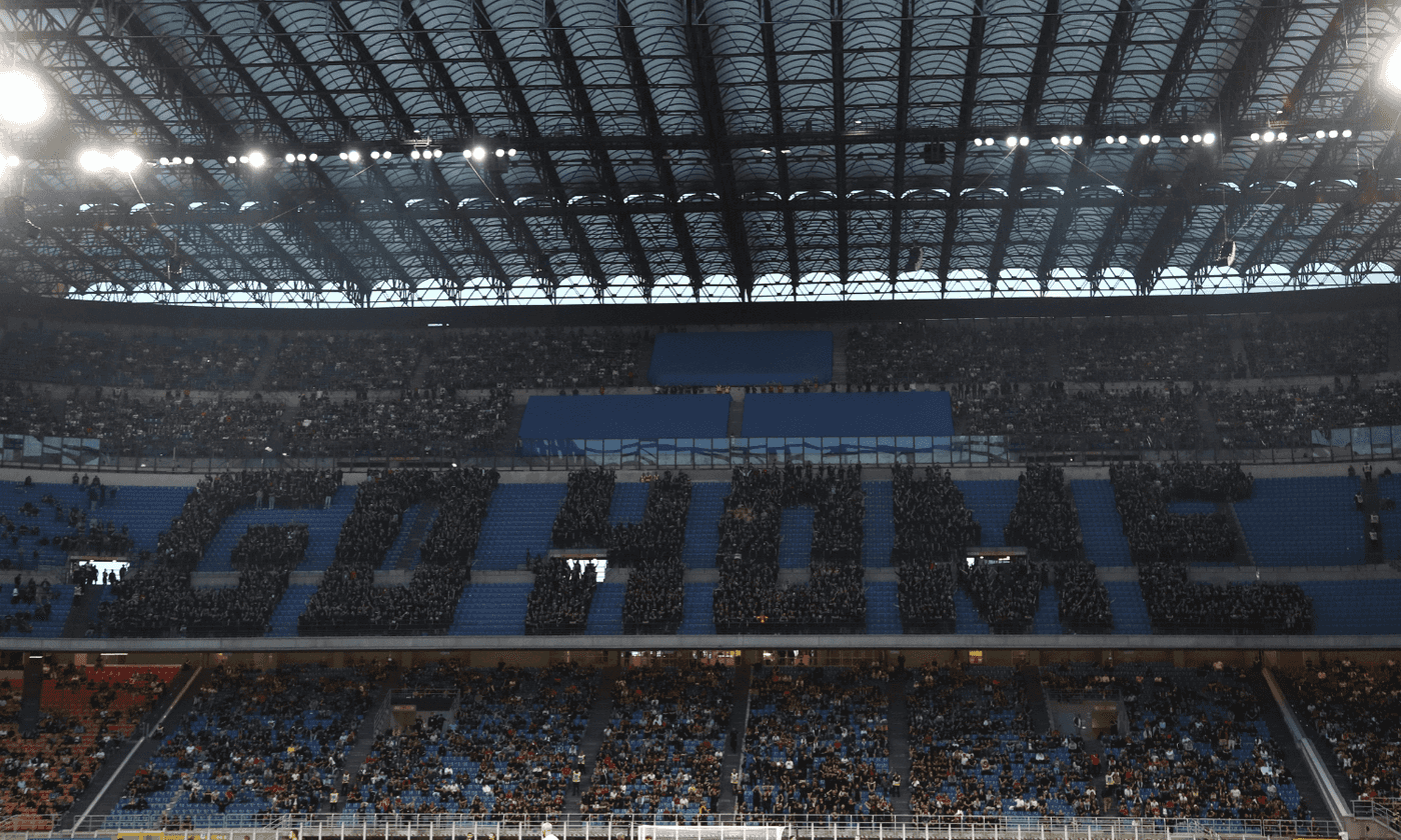 Milan, contestazione in sede e a San Siro: oltre 5000 tifosi contro proprietà e dirigenza. Cori per Maldini, Curva via al 15'