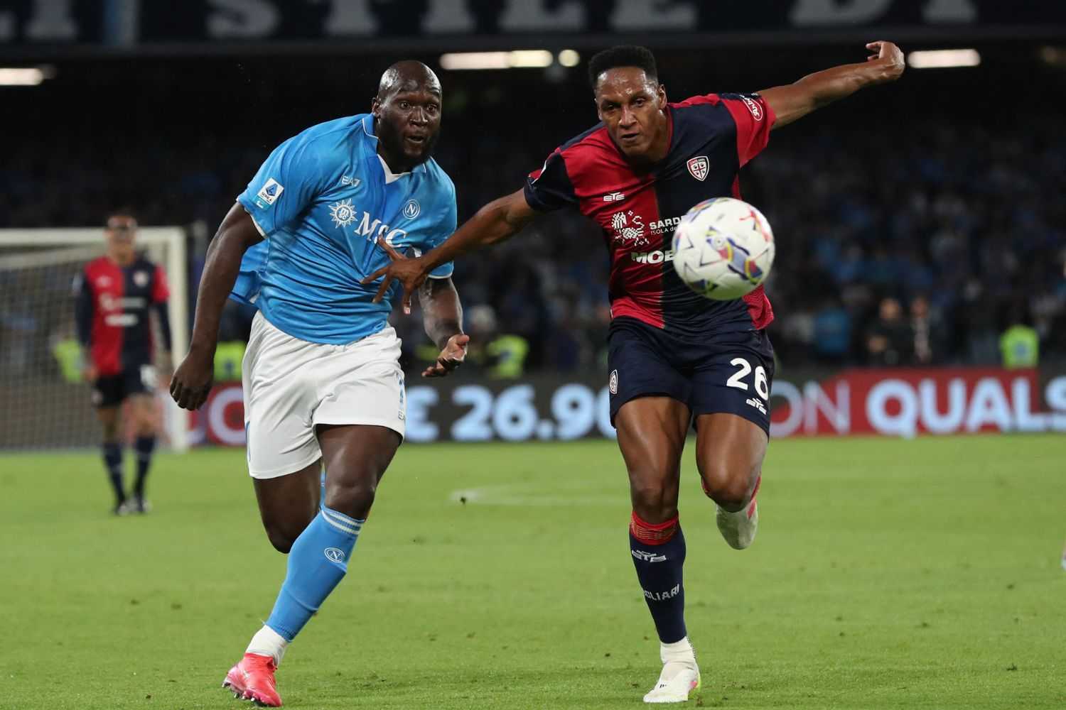 Dazn - Siparietto Lukaku-Mina in Napoli-Cagliari. Il difensore: "Ti ho fatto fare goal..."