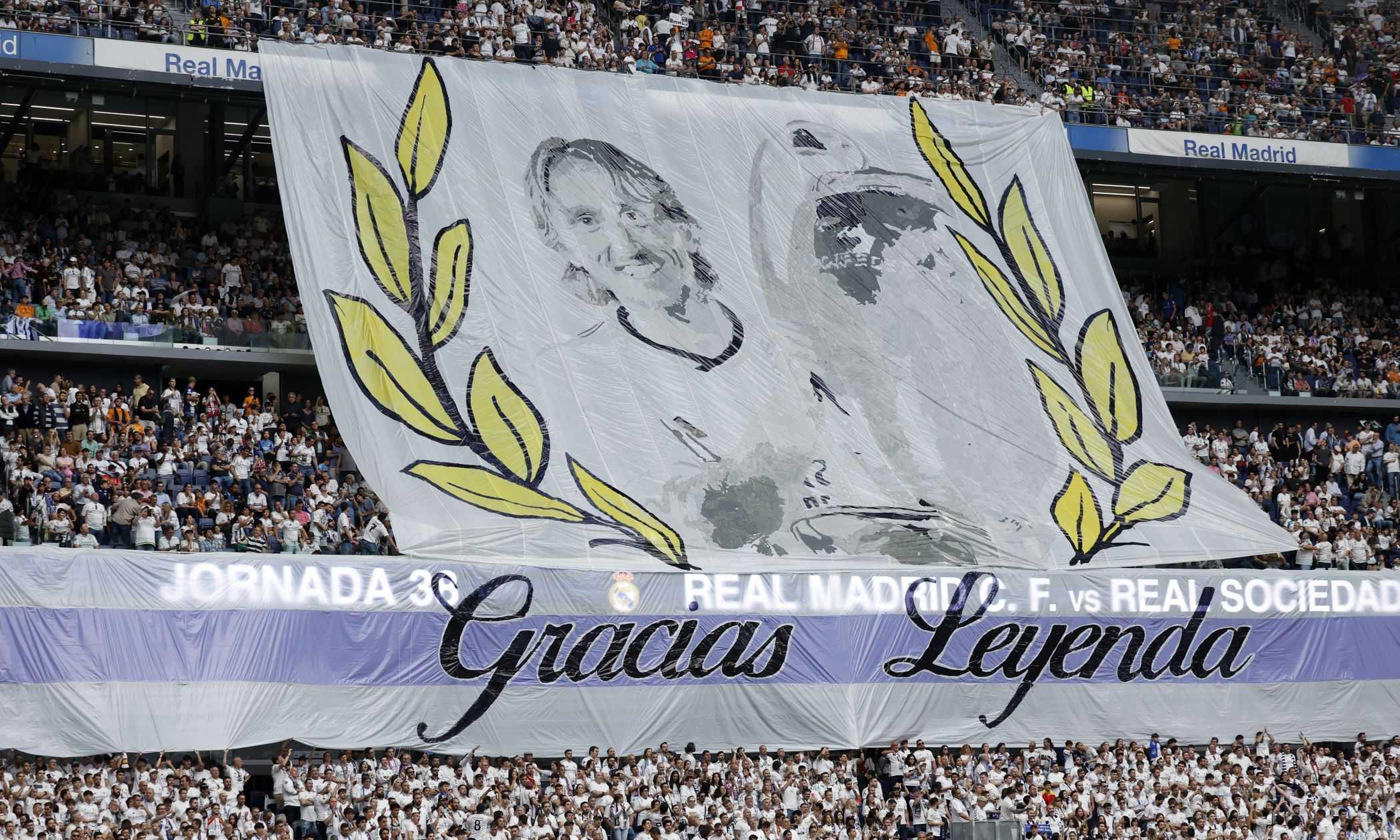 Real Madrid, l'ultima di Modric e Ancelotti al Bernabéu: l'omaggio dei tifosi e la coreografia da brividi