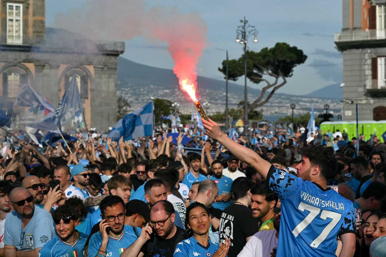 Napoli, bus scoperto con i giocatori, maxischermi e 100 mila tifosi presenti: il programma della festa scudetto