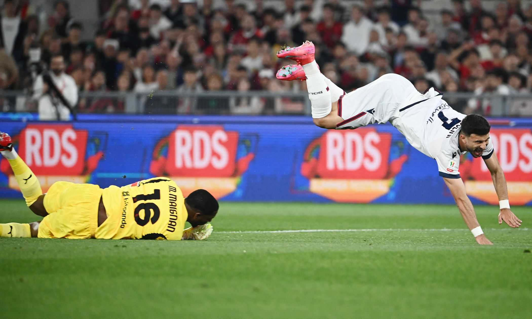 Milan-Bologna, MOVIOLA LIVE: Orsolini e Freuler chiedono due rigori