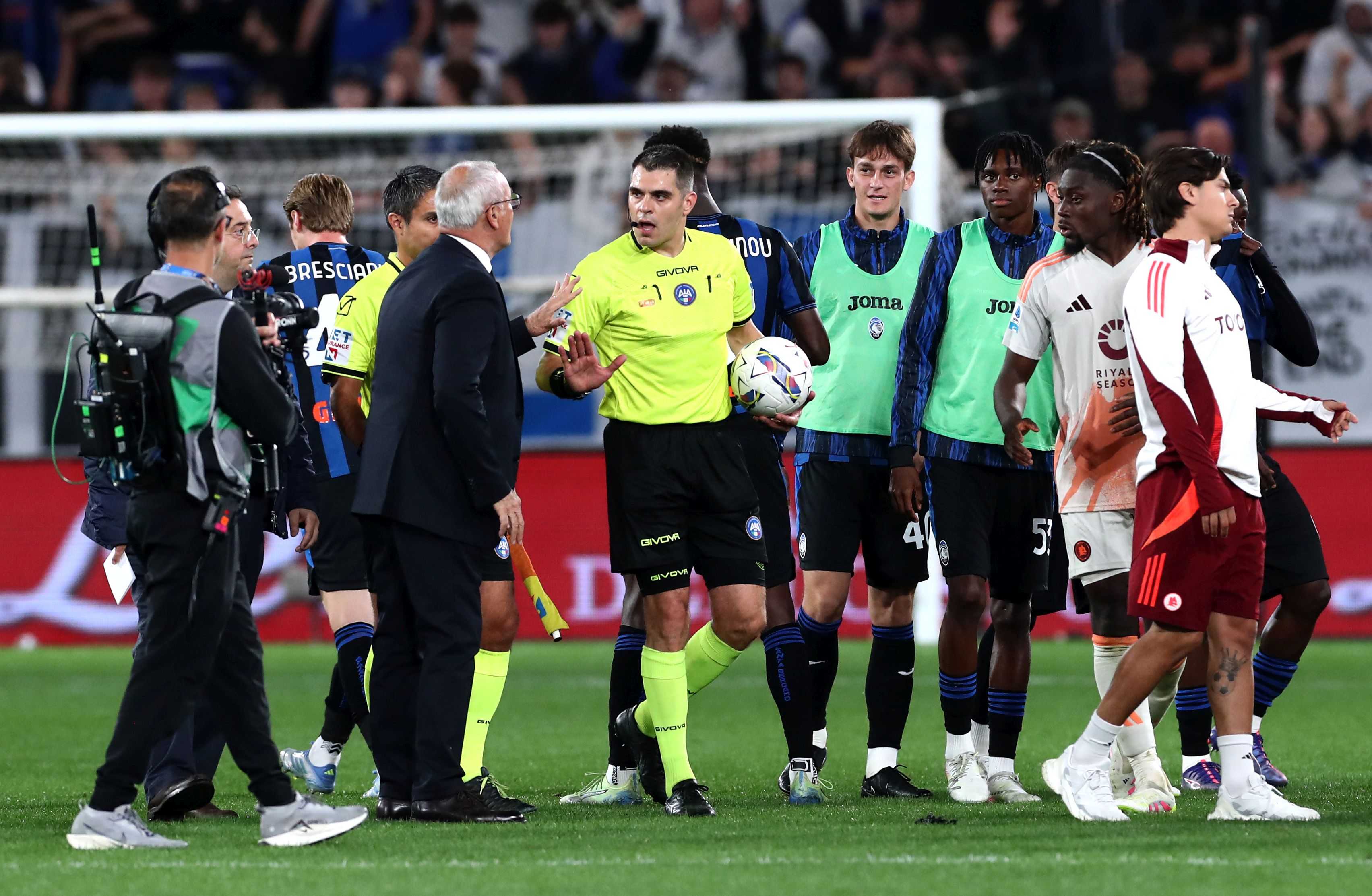 Ranieri contro Marelli sul rigore non dato alla Roma: "Come fa a dire che non c'è contatto?" e se ne va infuriato
