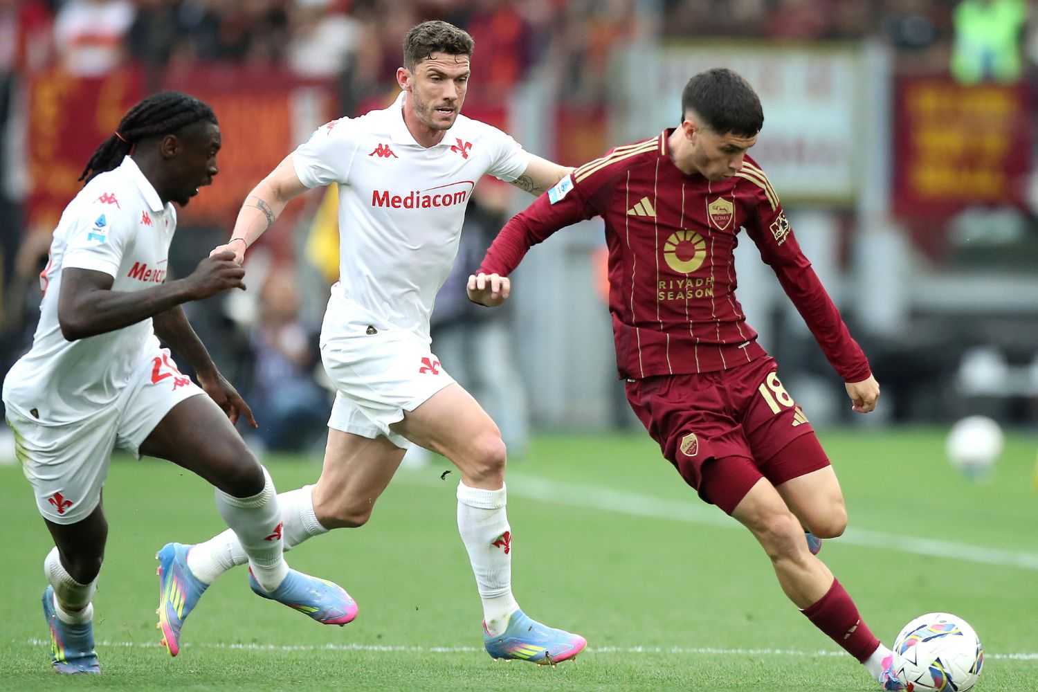 Roma-Fiorentina LIVE 0-0: Svilar salva su Kean, De Gea su Celik
