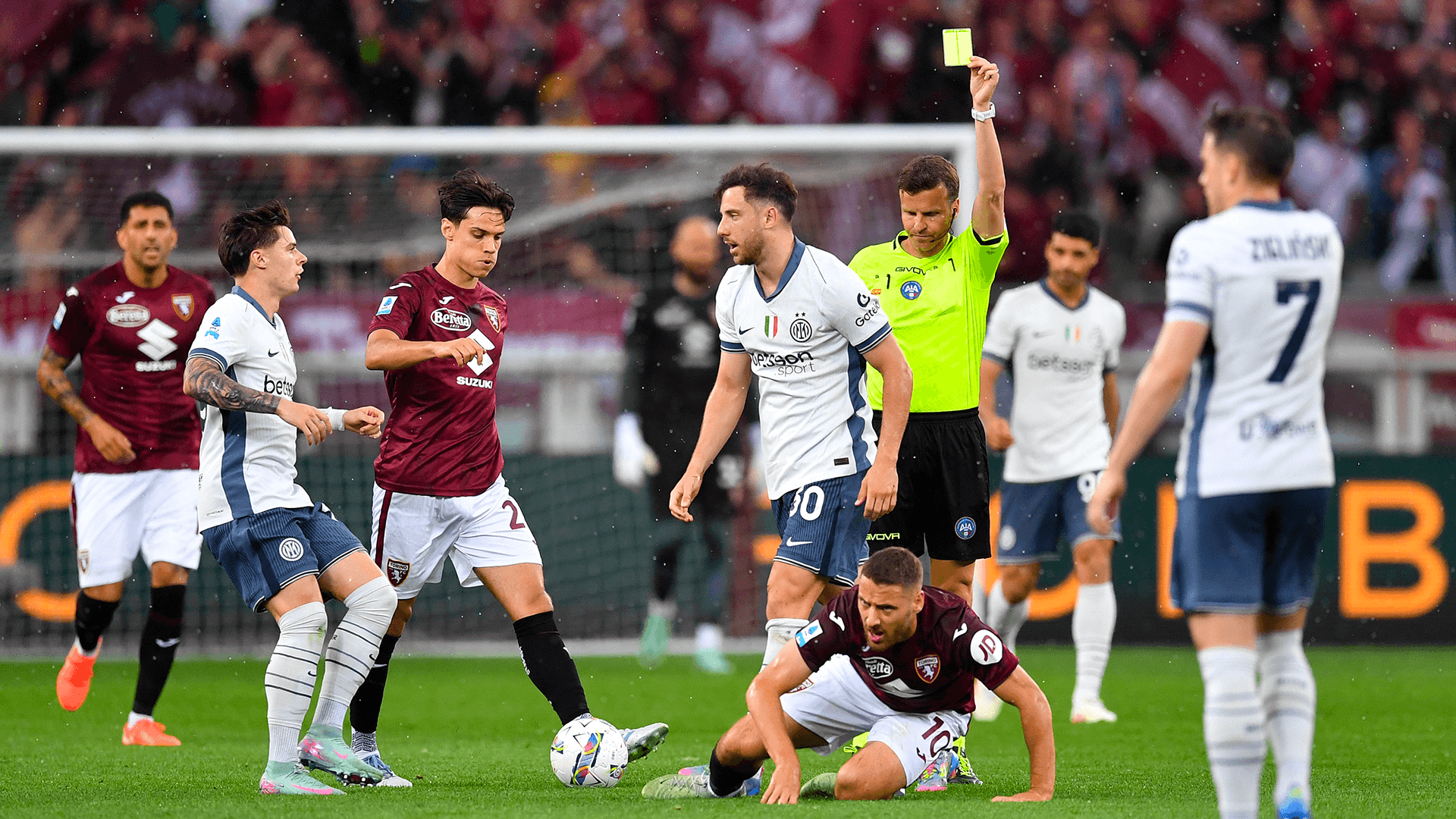 Torino-Inter la MOVIOLA LIVE: partita sospesa per maltempo, ma le squadre decidono di arrivare al 45' 