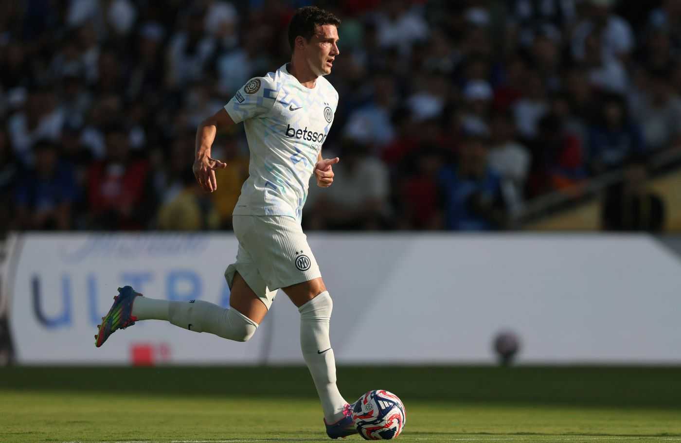 Inter, Chivu perde Pavard: in tribuna contro gli Urawa Red Diamonds