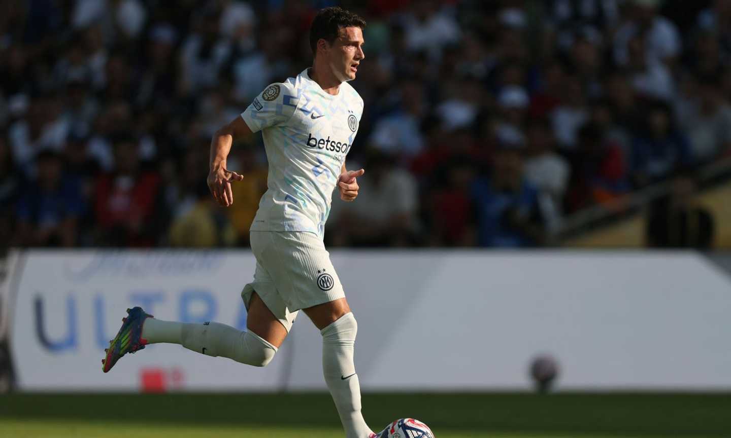Inter, Chivu perde Pavard: in tribuna contro gli Urawa Red Diamonds