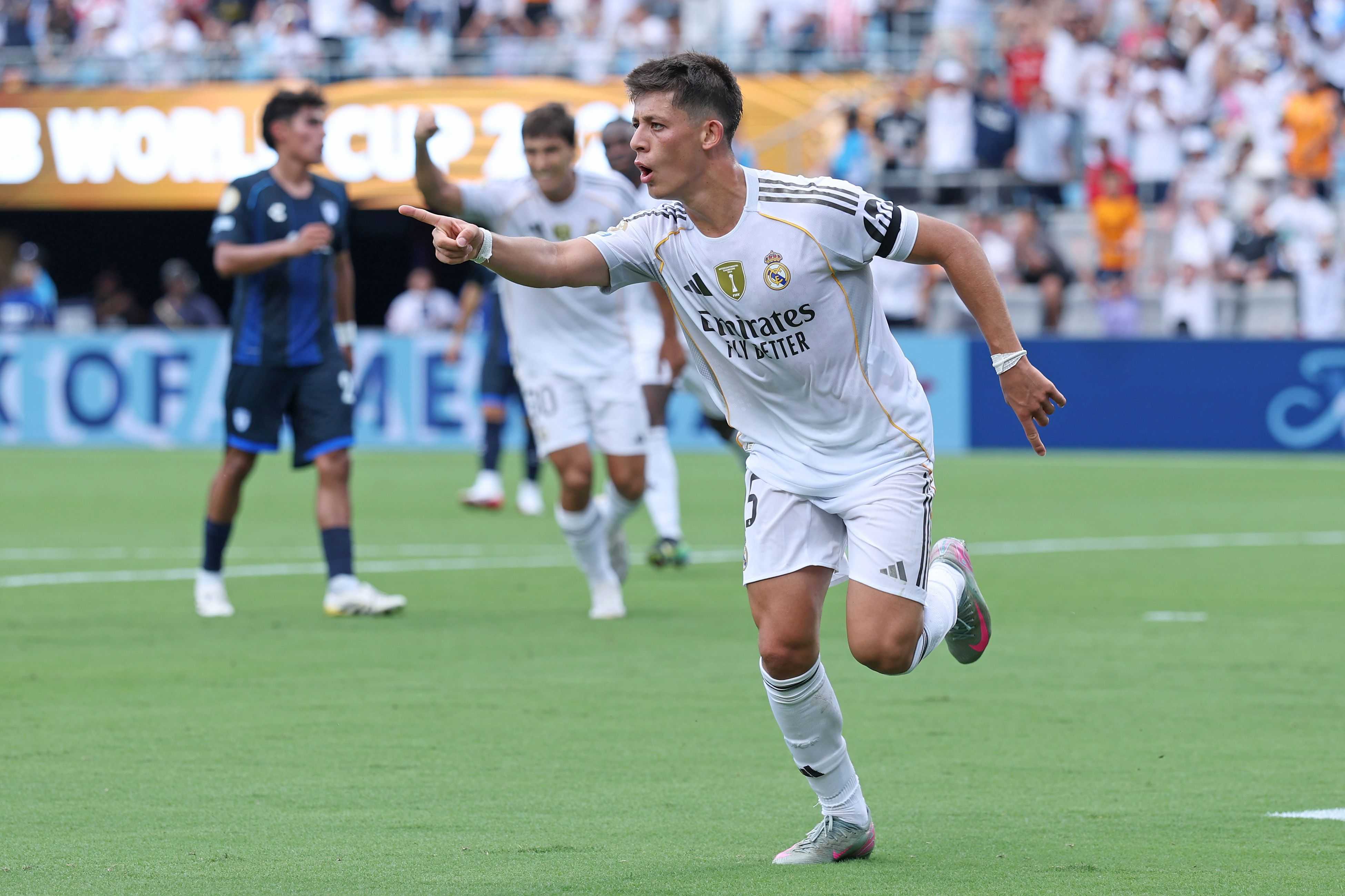 Real Madrid meglio in 10, 3-1 al Pachuca dopo il rosso ad Asencio: segna Arda Guler, Xabi Alonso vede gli ottavi