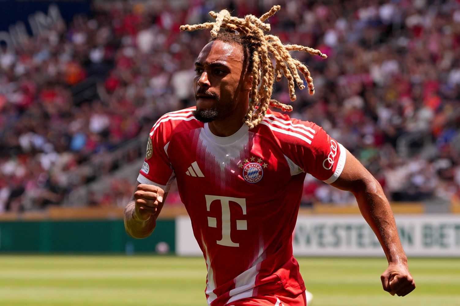 Chi è Sacha Boey, il giocatore del Bayern Monaco che ha segnato al Mondiale per Club