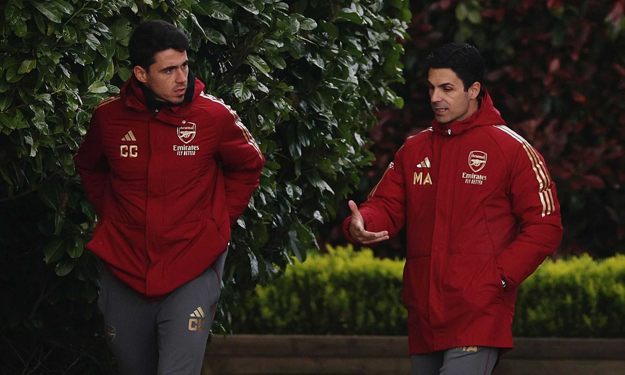 Chi è Carlos Cuesta, l'assistente di Arteta ed ex Juve vicino alla panchina del Parma