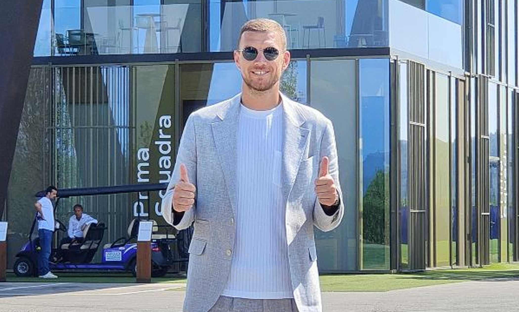 Fiorentina, Dzeko è arrivato al Viola Park. Quando firma il contratto