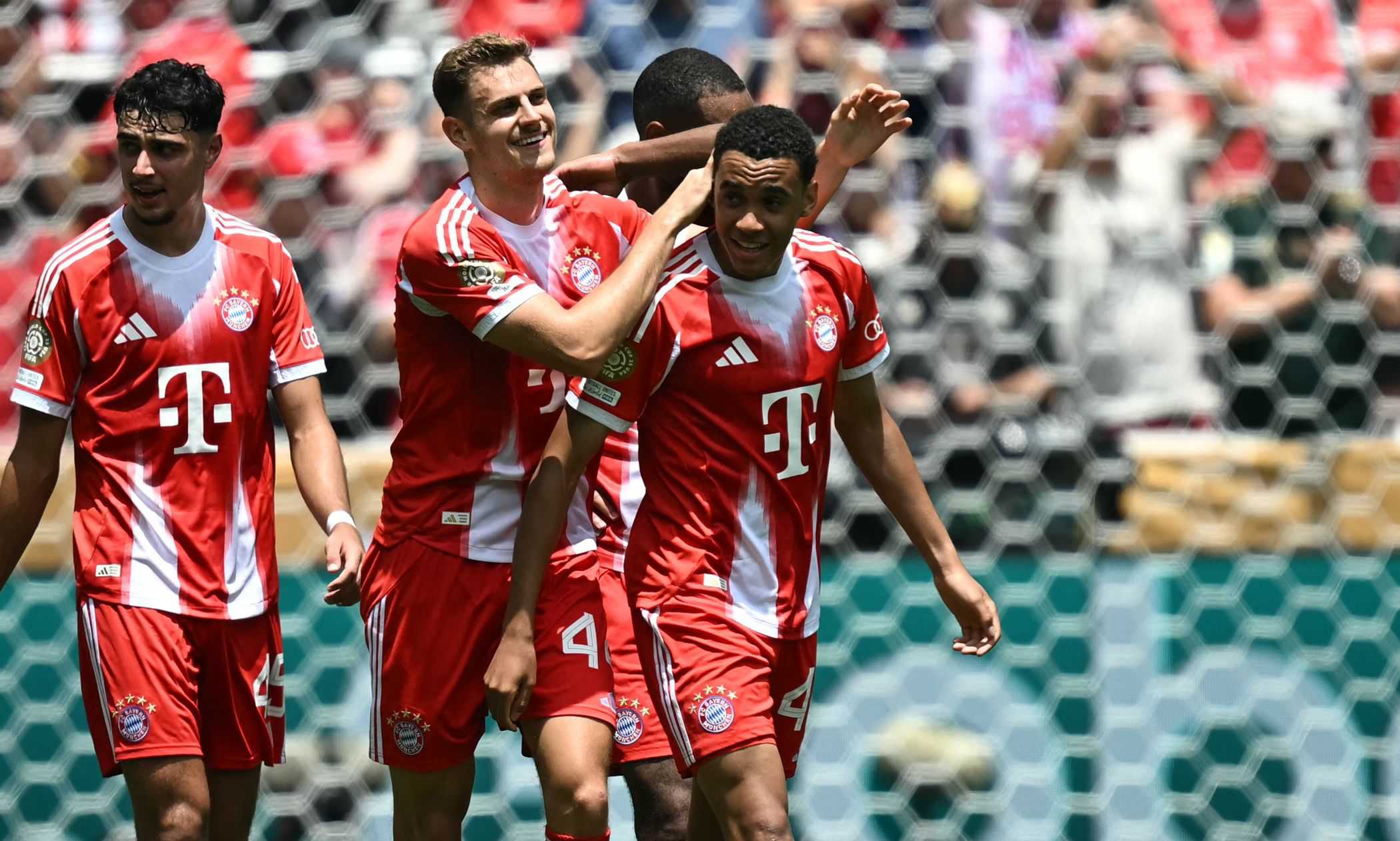 Bayern Monaco-Auckland City LIVE 10-0: Muller fa 250 con la stessa maglia in sforbiciata