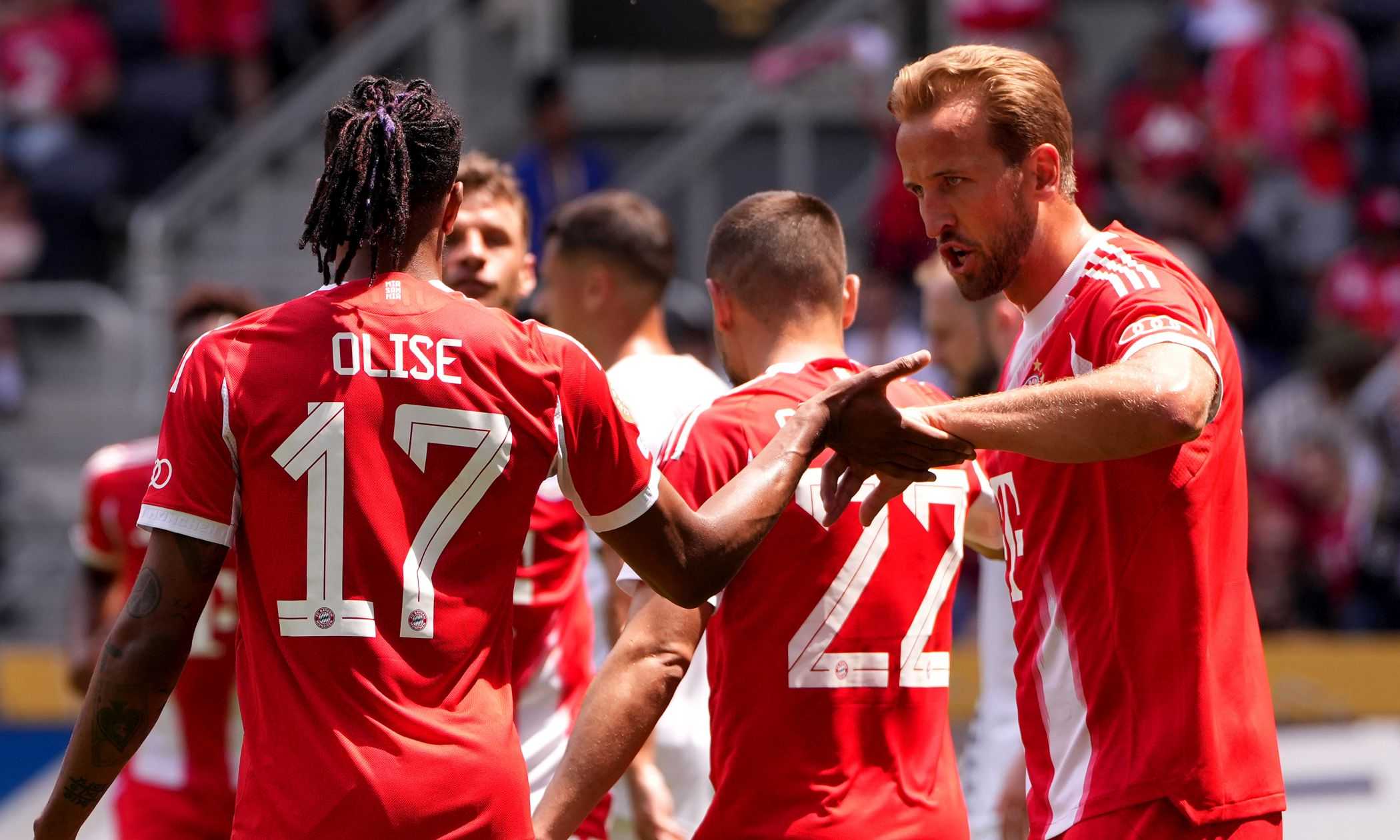 Bayern Monaco-Auckland City 6-0 al 45': l'arbitro dà 4' di recupero e Olise chiude il set. Manca solo Kane